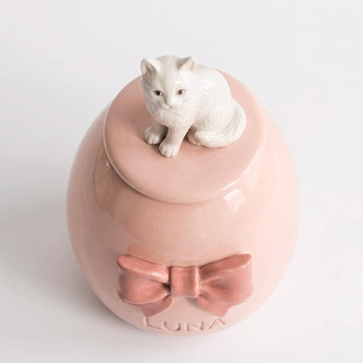 Heart & Bow urn lid with the sculpted pet figurine